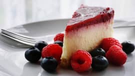 Cheese cheesecake with fruit jam